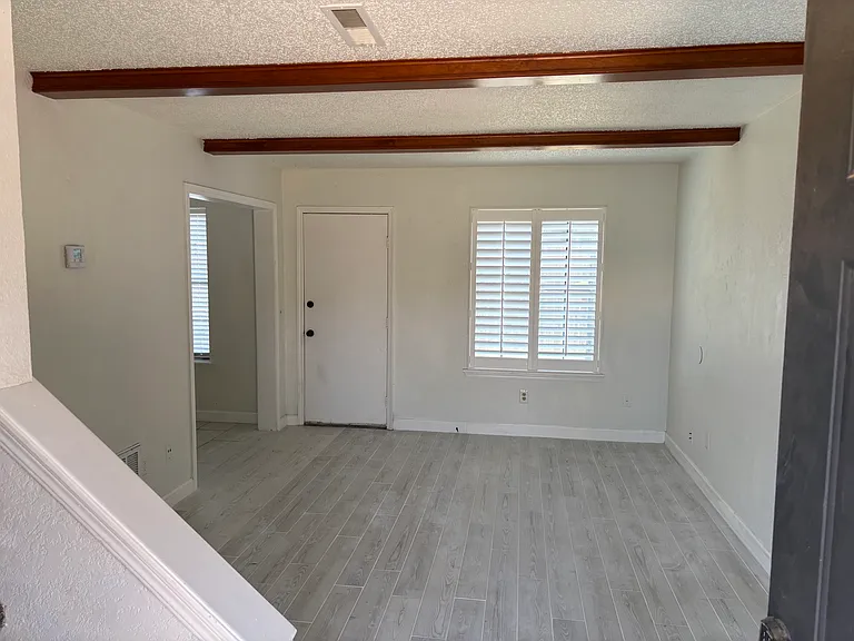 1332 High Meadows Dr — Photo 2