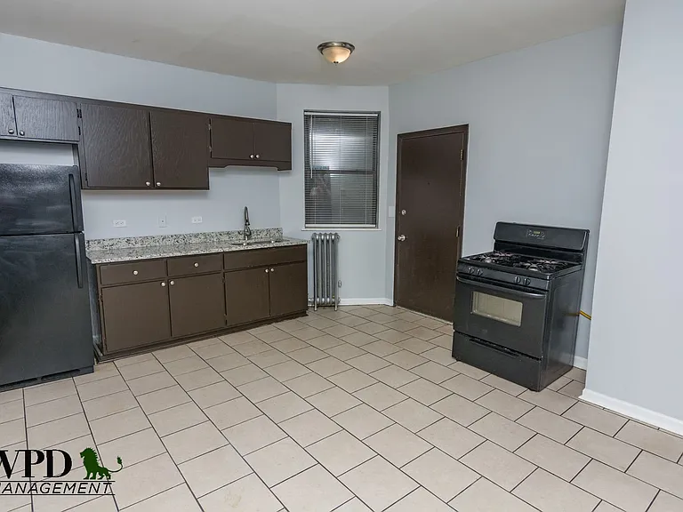 7549 S Essex Ave — Photo 4