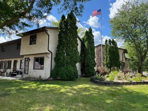 704 Cedar Dr #6, La Crescent, MN 55947