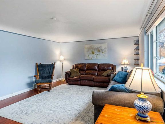 4th image of 5675 Sherwood Dr