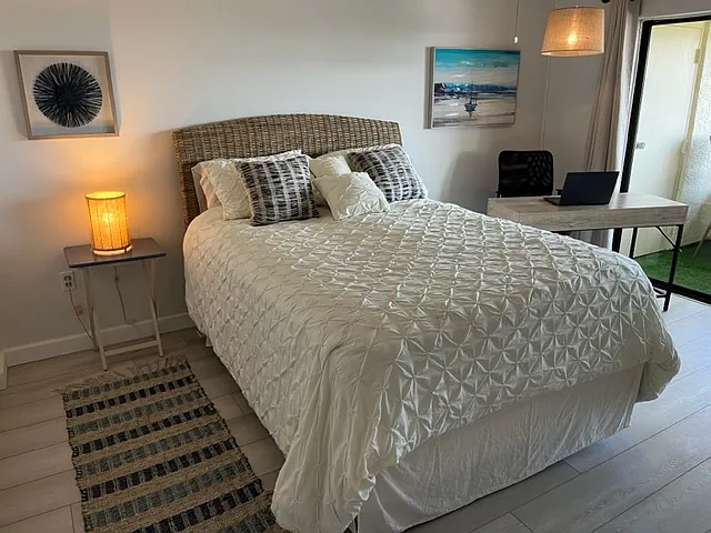 2 bed, 1040 sqft, $2,600 — Photo 3