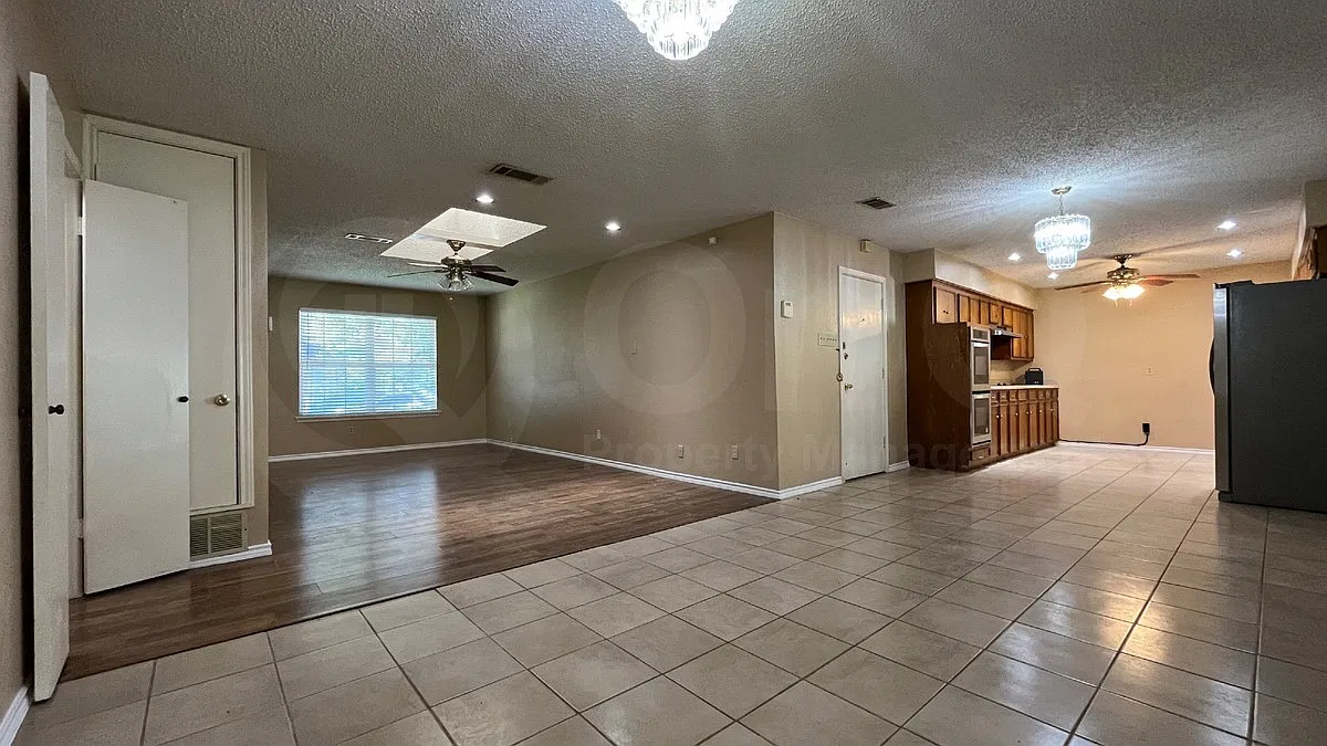 3 bed, 2.0 bath, 1495 sqft, $2,095 — Photo 3