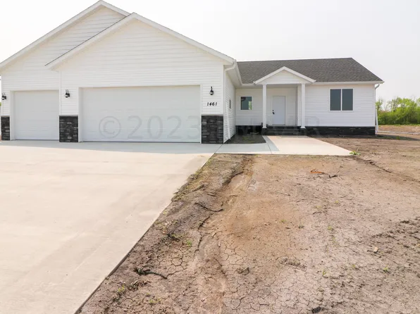 1461 Prairie Ln, Wahpeton, ND 58075