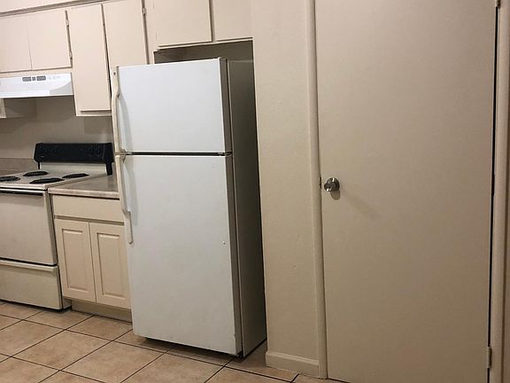2nd image of 326 E Vine Cir #201