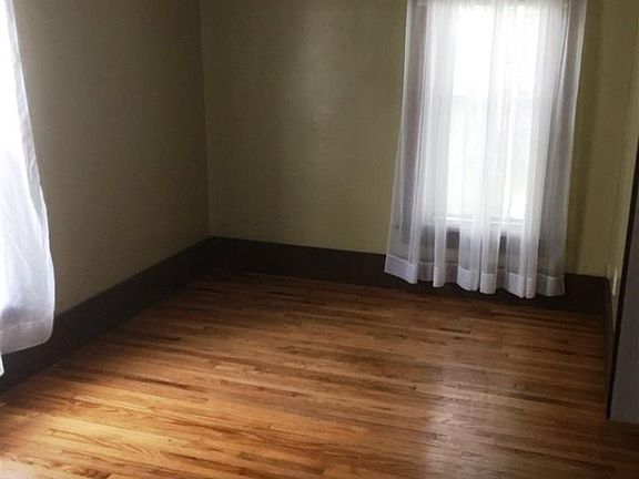 5th image of 3527 NE Madison Ave