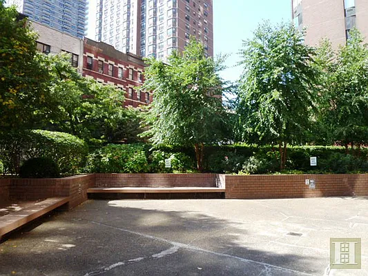 Rented by Halstead Real Estate | media 20