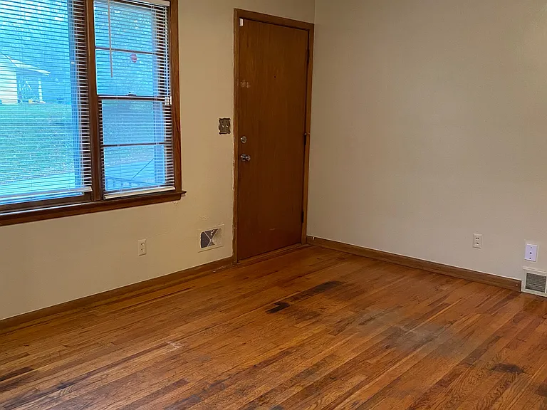 10606 E Kentucky Ave — Photo 5