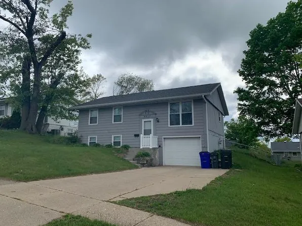 4417 White Pine Dr NE, Cedar Rapids, IA 52402