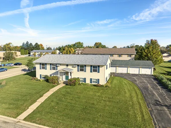 220 W Garfield St #3, Mount Horeb, WI 53572