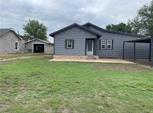 602 W 4th St, Granite, OK 73547