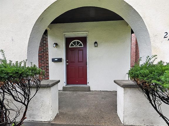 2nd image of 2784 Losantiville Ave
