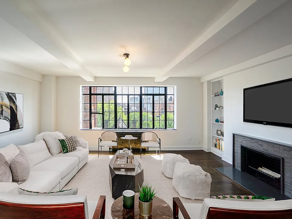 433 W 21st St #10B
