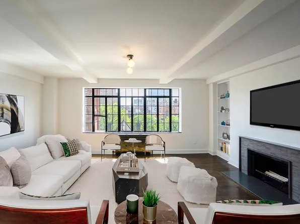 433 West 21st Street image 1 of 20