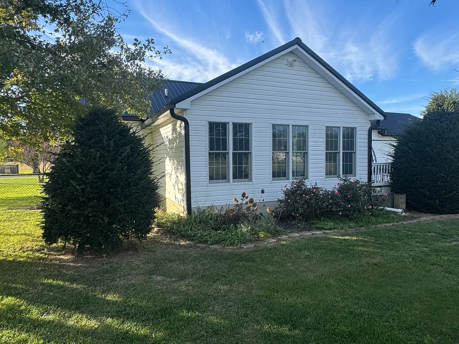 3 bed, 1720 sqft, $2,350 — Photo 3