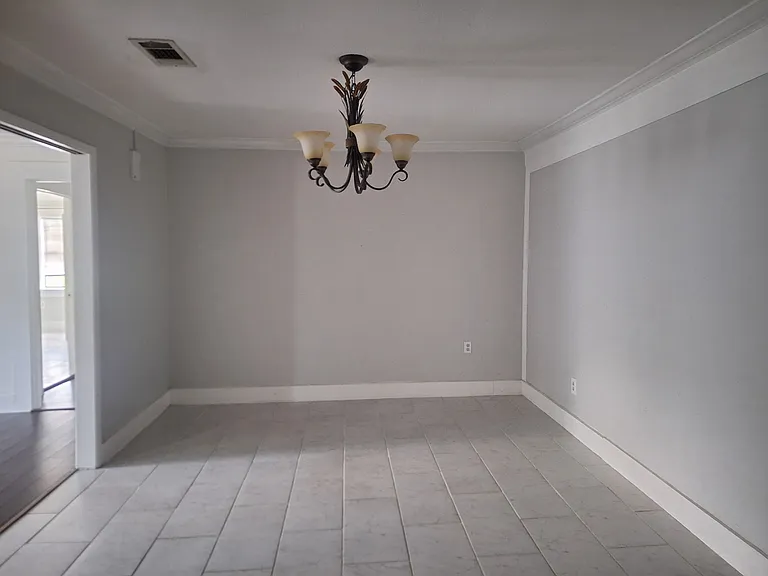 220 Ford Dr — Photo 6