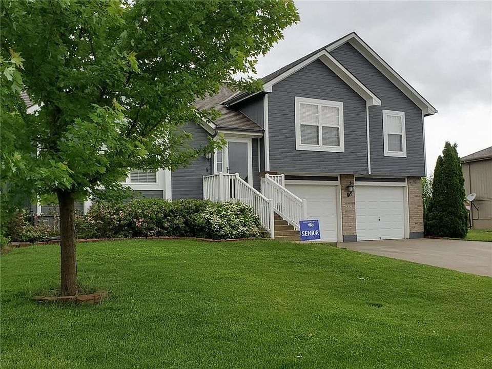 1st image of 502 SW Cross Creek Dr