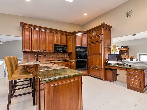 Large Eat In Kitchen