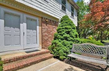 2nd image of 2 Fairfax Ct
