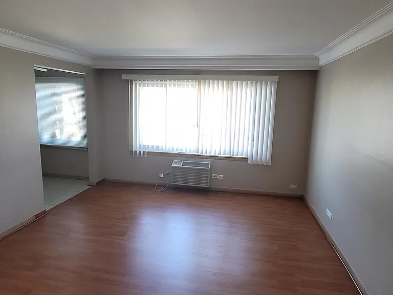 9600 S Komensky Ave — Photo 6