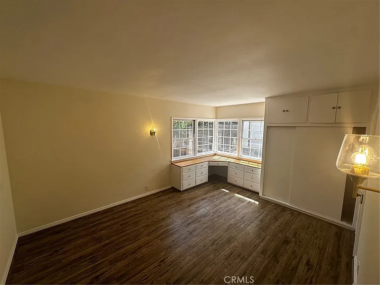 2151 N Altadena Dr — Photo 18