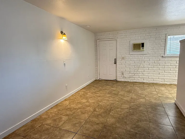13913 N Palm St #12 — Photo 6