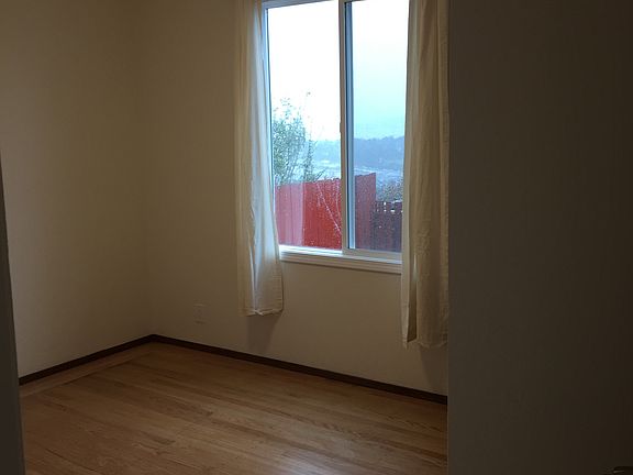 5th image of 709 Skyline Dr