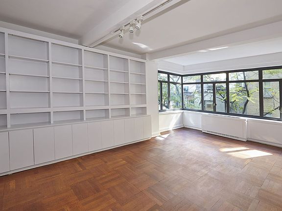 3rd image of 25 W 54th St #6A