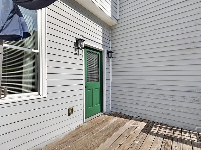 221 W Duffy St #A — Photo 34