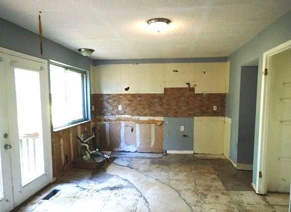 3rd image of 1612 Forestedge Dr