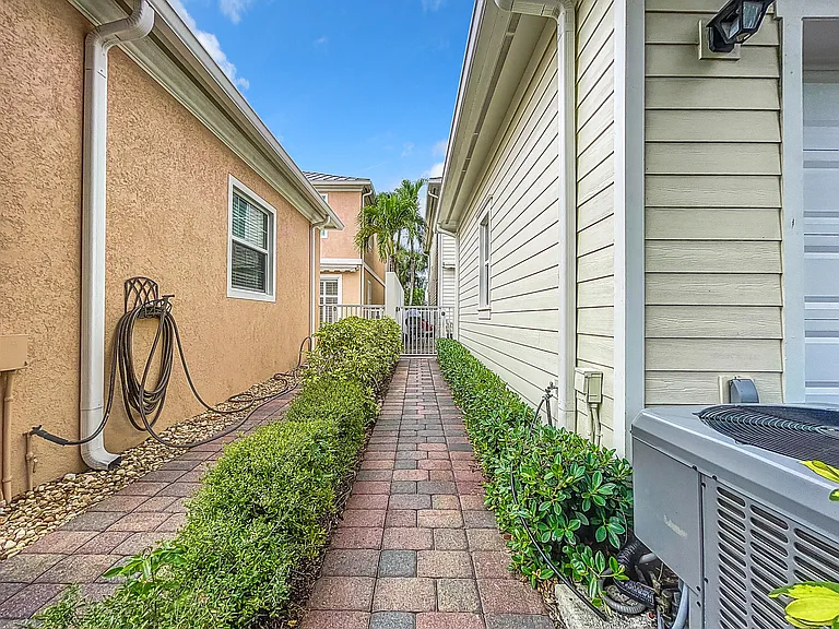 1164 Islamorada Dr — Photo 32