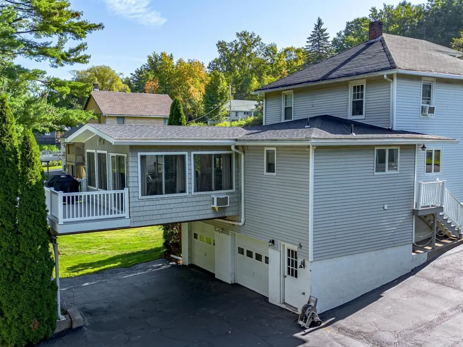 4 bed, 2200 sqft, $2,500 — Photo 4
