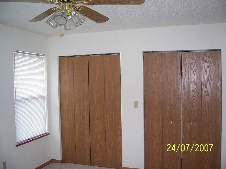 Bedroom with closets_02132017