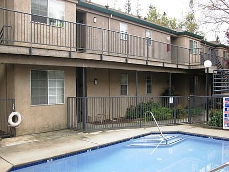 2nd image of 1040 Fulton Ave APT 16