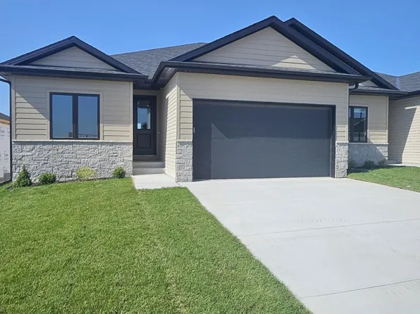 10605 Majestic Ln, Lincoln, NE 68527