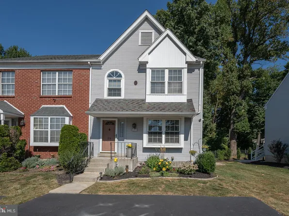 29 Victoria Dr, Aston, PA 19014