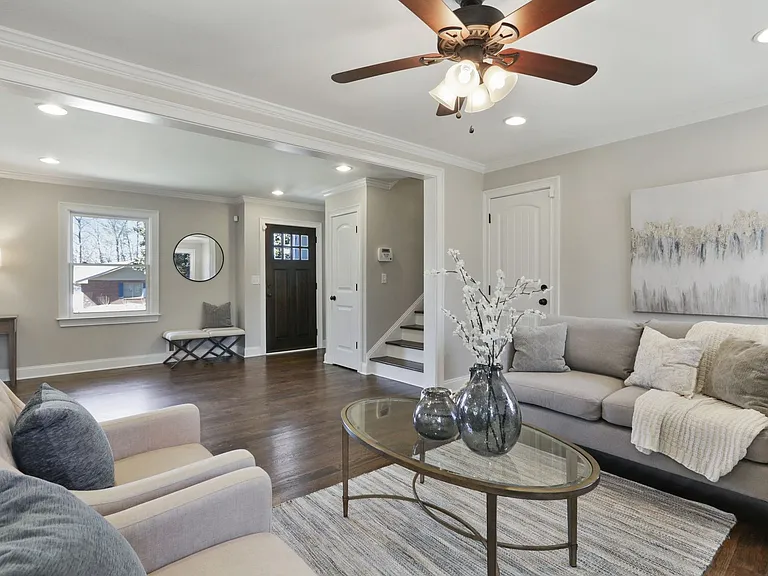 220 Mansell Cir — Photo 9