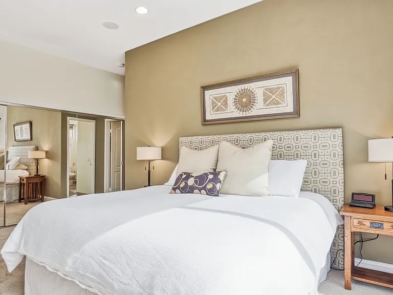 42 Colonial Dr — Photo 12