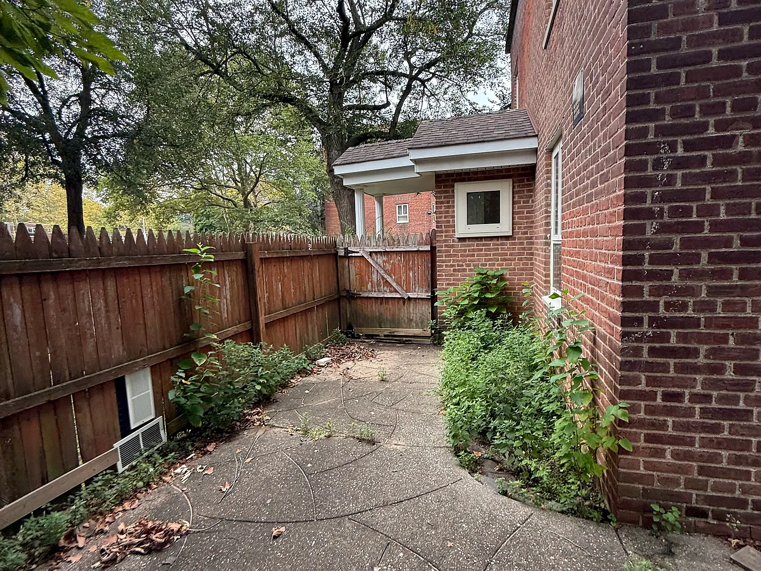 2 bed, 1100 sqft, $3,199 — Photo 2