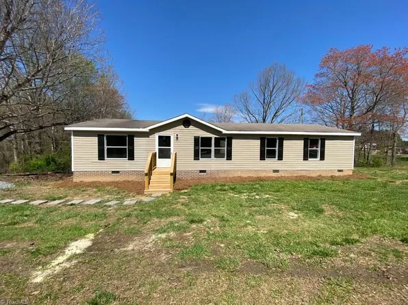 399 Ash Hill Rd, Ararat, NC 27007