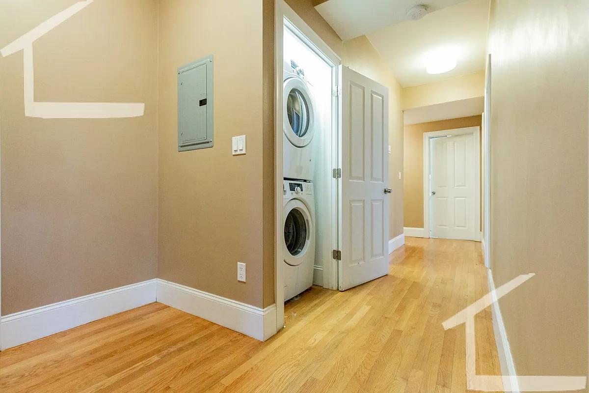 Building Photo - 1592 Beacon St #3-B