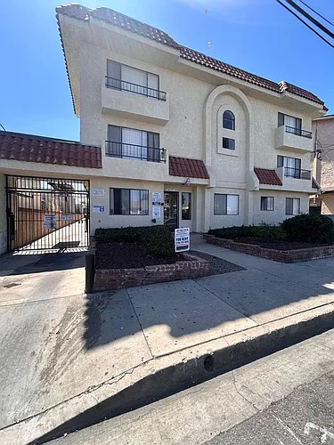 14135 Doty Ave Photo 1