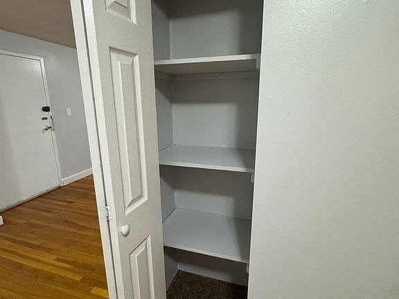 4th image of 8 Colonial Ct APT 68