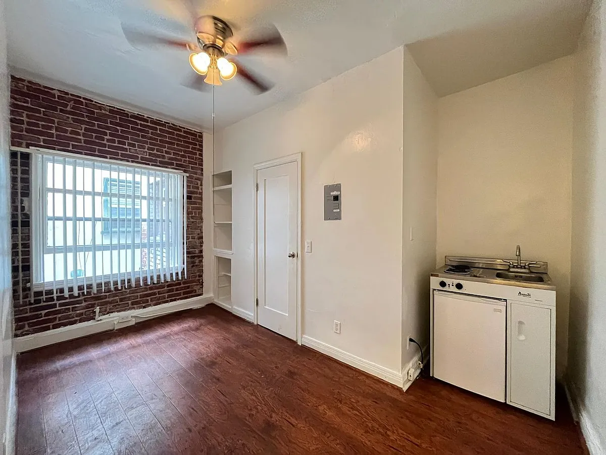 Building Photo - 2743 San Marino Street