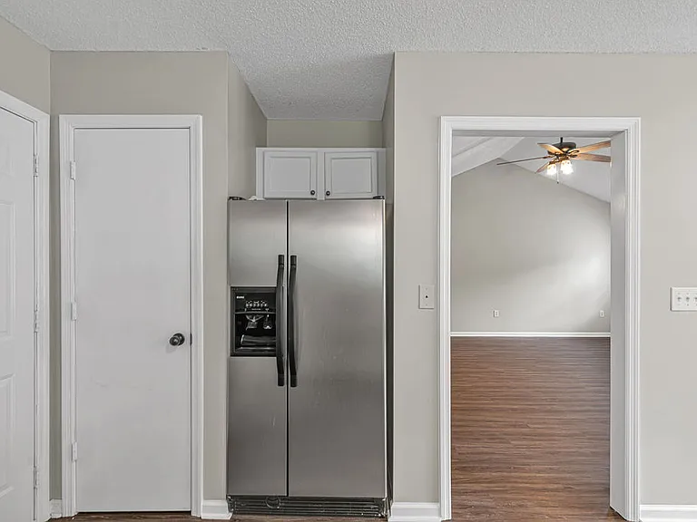 201 Ross Ct — Photo 17