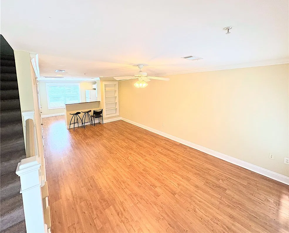 2 bed, 2.5 bath, 1052 sqft, $1,450 — Photo 2