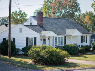 400 Wedgewood Dr, Greenville, SC 29609