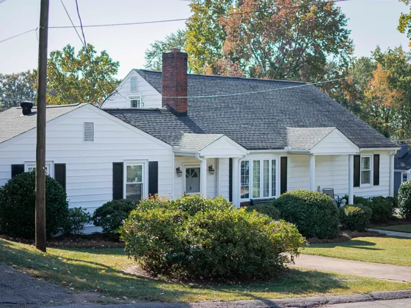 400 Wedgewood Dr, Greenville, SC 29609