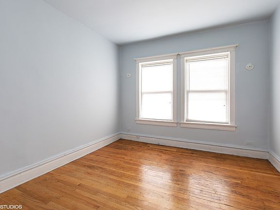 3rd image of 6018 S Saint Lawrence Ave #301