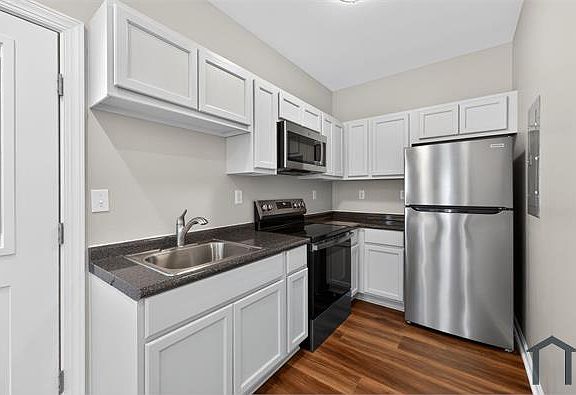 3rd image of 211 Ervin Dr