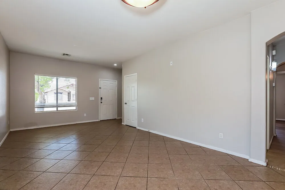4 bed, 2.0 bath, 1708 sqft, $1,855 — Photo 4